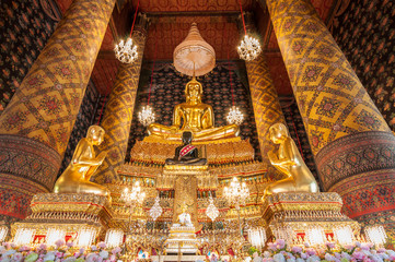 Fototapeta na wymiar beautiful buddha image in phra ubosot at Wat Hong Rattanaram Rat
