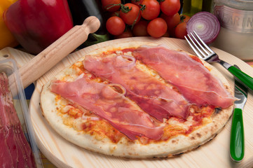 Pizza con prosciutto