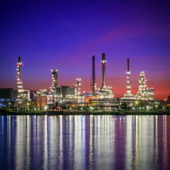 Fototapeta premium Oil refinery