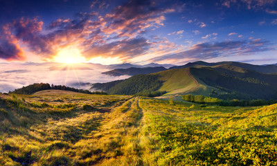 Fototapeta na wymiar Piękny krajobraz lato w górach.