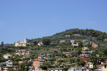 Fototapeta na wymiar domy w górach nad Rapallo