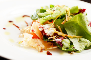 Green salad with thin slices of ham