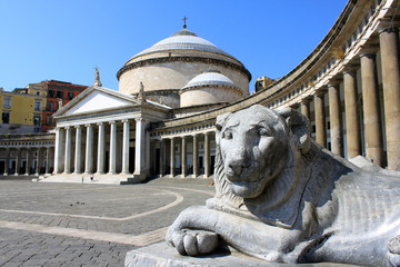 Piazza del Plebiscito à Naples - Italie - 63384360