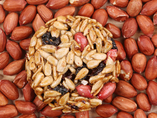 Sunflower seeds and raisins in caramel.