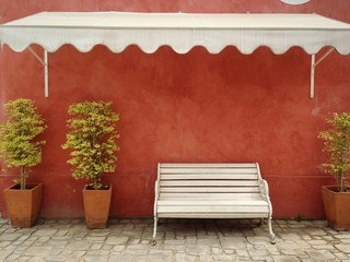 Obraz na płótnie Canvas Chair with vintage wall