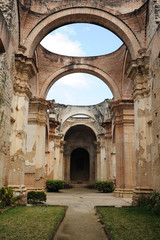 Fototapeta na wymiar Ruiny katedry w Antigua
