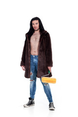 Transgender Mann mit Maler Roller Porträt