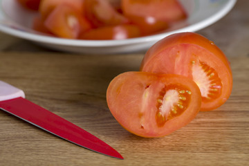 Tomato and knife