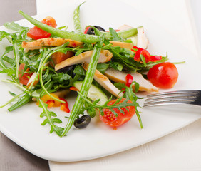 Fresh vegetables salad with chicken