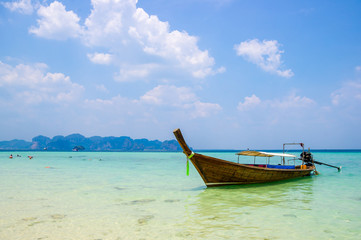 Obraz na płótnie Canvas Thai traditional boats on sea.