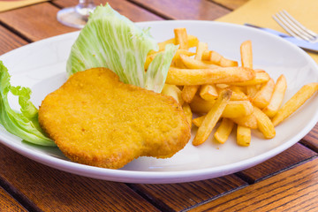 Cutlet with chips