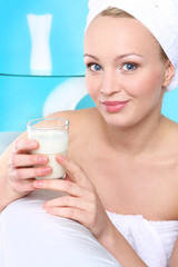 Obraz na płótnie Canvas Szklanka mleka na mocne kości