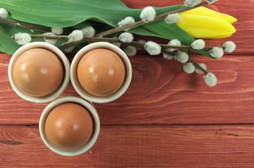Obraz na płótnie Canvas jajka wielkanocne i bazie