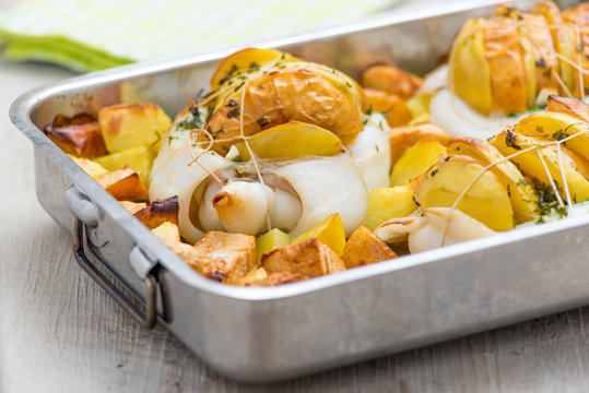 Teglia di seppie ripiene con patate e mele al forno