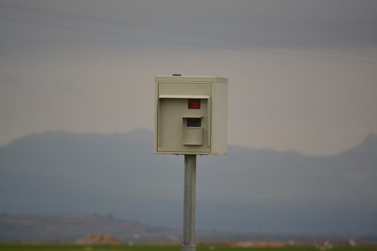 Radar de control de velocidad en una carretera