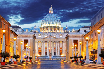 Fototapeta na wymiar Papieska Bazylika świętego Piotra w Watykanie