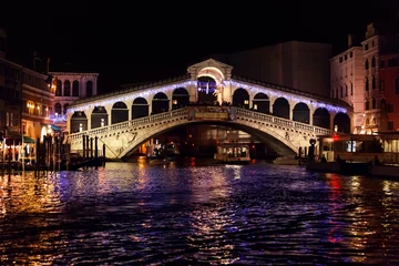 Fotobehang Rialtobrug Rialtobrug in Venetië - nacht