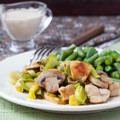 Chicken fillet fried with leek, mushrooms, green beans, sauce