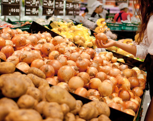 Sale of fresh vegetables in the grocery store