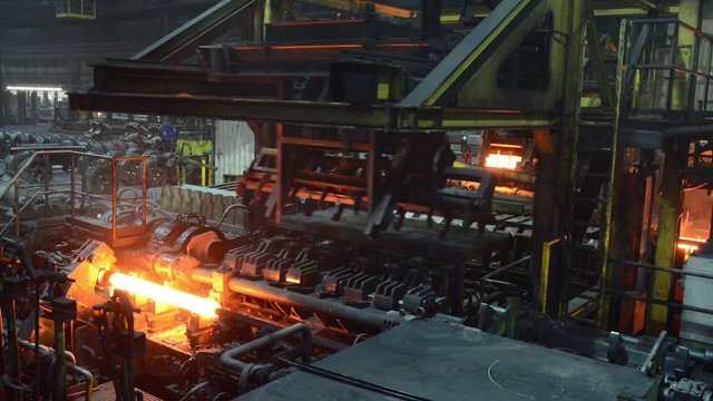 Herstellung im Rohrwerk // Pipe Mill