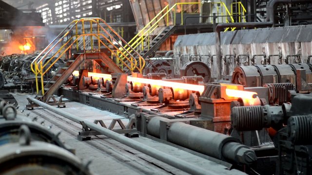 Herstellung im Rohrwerk // Pipe Mill