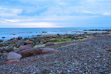 Fototapeta na wymiar Kamieniste wybrzeże Bałtyku