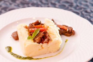 mashed potatoes with meat