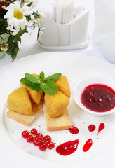 Cheese in breadcrumbs with currant jam