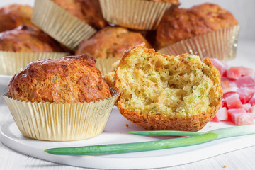 Muffins with cheese, bacon and herbs