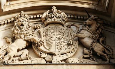 Naklejka premium Lion and horse carving, Old War Offic