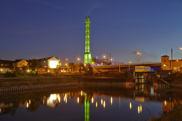 Duisburg - Stadtwerketurm am Abend