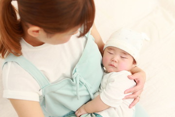 眠る赤ちゃん