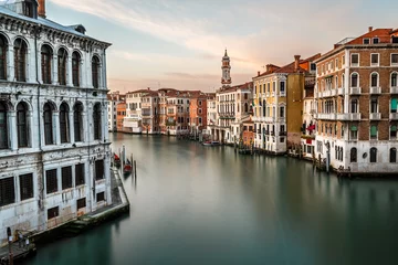 Blick auf den Canal Grande und die Kirche Santi Apostoli von der Rialtobrücke © anshar73