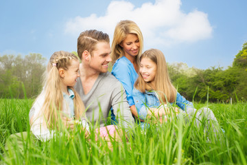 Fototapeta premium Familie in der Natur