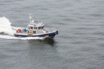 Naklejka premium NYPD Harbor Patrol Boat