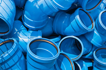 Rohr-Bögen aus blauem Kunststoff - HS-Rohr