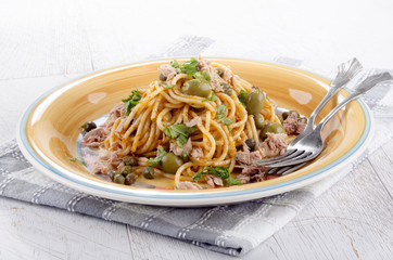 spaghetti with tuna and olive