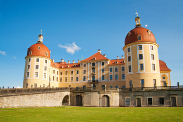 Fototapeta na wymiar Schloss Moritzburg im Sommer