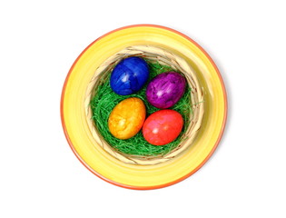 Teller mit Osterkorb und Ostereiern