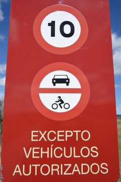 Se&ntilde;al de control de velocidad y prohibicion de vehiculos a motor