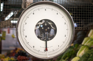 Grocery store scale