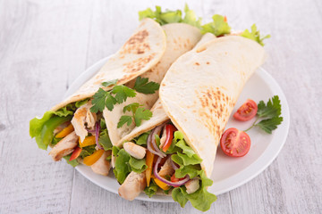 fajita with vegetable and chicken