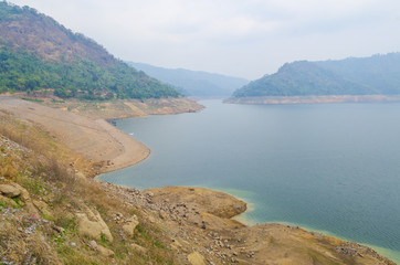 Obraz premium Waterline of the reservoir