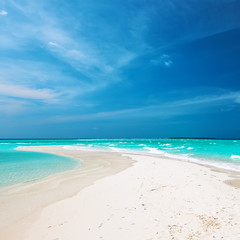 Fototapeta na wymiar Beautiful beach with sandspit at Maldives