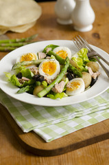 Asparagus and tuna salad