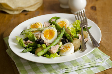 Asparagus and tuna salad