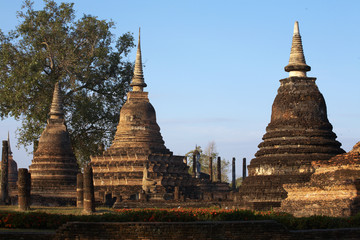 Fototapeta premium three pagoda and blue sky in thailand