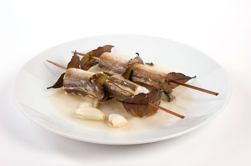 spiedino appetitoso di anguilla marinata