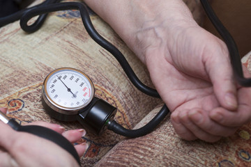 Device shows dangerous arterial pressure