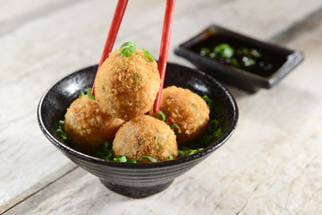 Salmon balls © marcelokrelling